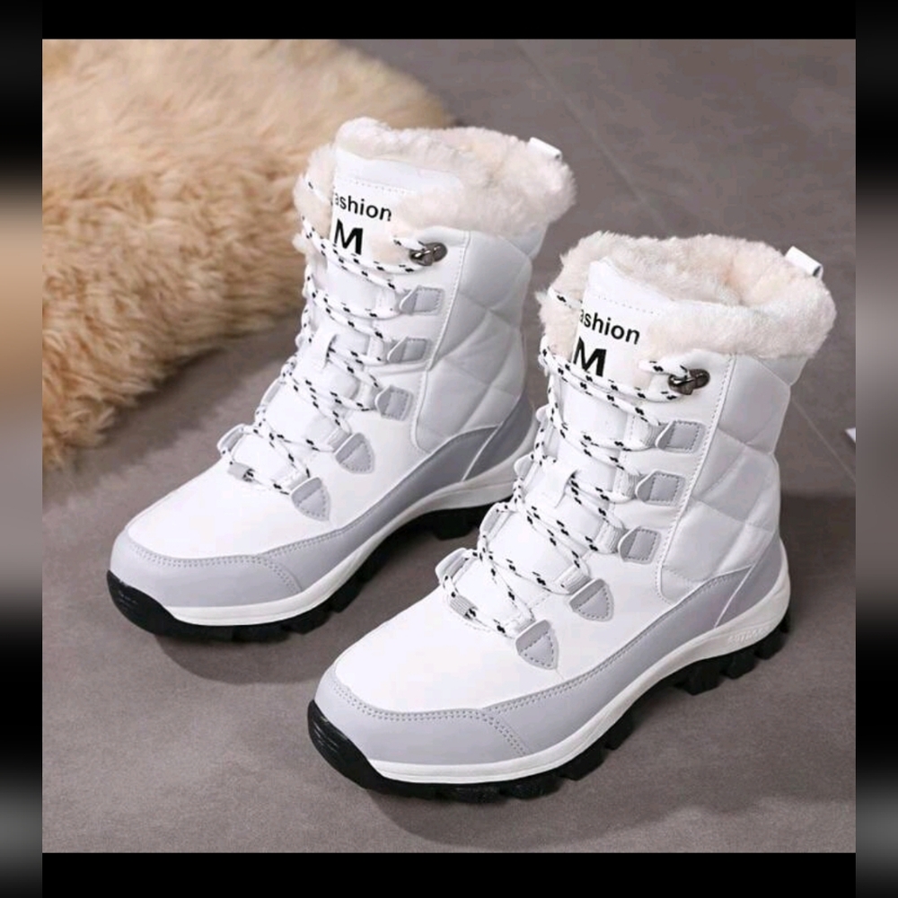 SHEIN Women's Comfortable and stylish white snow boots - Size 35